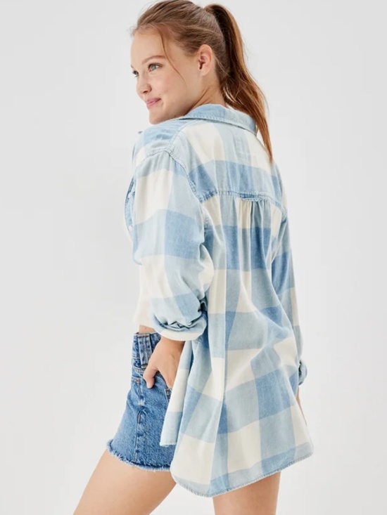 American Eagle Outfitters Tops - EUC American Eagle Women’s Oversized Flannel Button-Up Shirt Blue Plaid Small